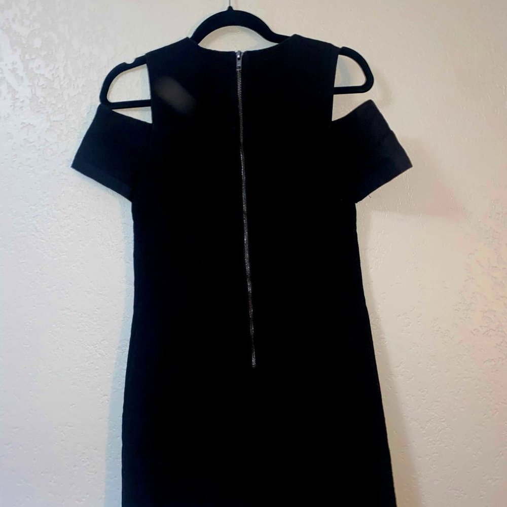 Topshop Black Dress Cold Shoulder Size 2 Mini Cut Outs Solid Short Sleeve Solid